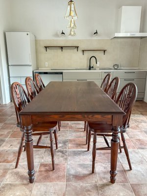 静岡県の宿泊施設に納品させていただいたダイニングテーブル