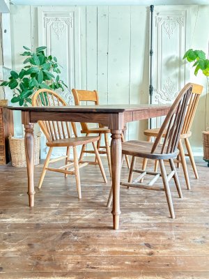 ブラックウォールナット無垢材を使ったダイニングテーブル