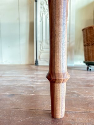 熟練の日本人職人が1点1点手掘りしております。