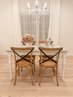 ろくろ足を使ったターンドレッグダイニングテーブル