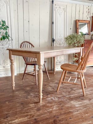 輸入チェアやアンティークチェアと相性が良いです。