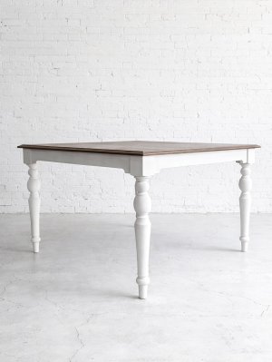 スクエアのダイニングテーブルをオーダーメイドで製作