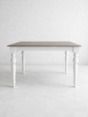 写真はW1100×D1100mm、正方形のテーブルです。