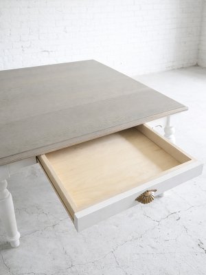 お好みで引出しを設置できます。