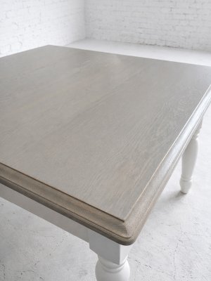 ホワイトオーク無垢材をグレージュカラーに塗装した天板