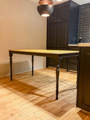 兵庫県のオーナー様宅に納品したオークダイニングテーブル。