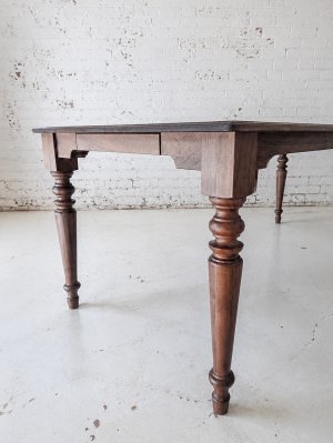 お好みで引出しを設置できるオーダーメイド家具。