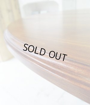 アンティークブラウン色のパイン丸天板。