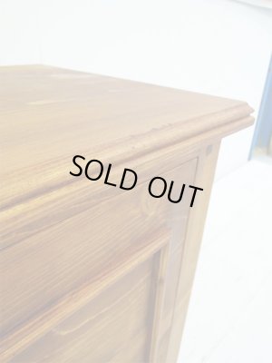 天板の様子。写真は赤茶系のアンティークブラウン色。