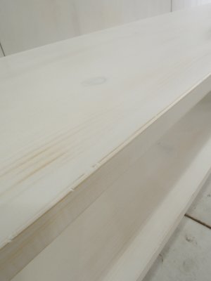 こちらはホワイトウォッシュ色、シャビーな雰囲気が素敵です。