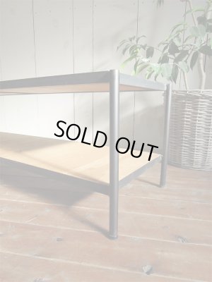 丸某アイアンフレームは可愛らしいイメージのテレビ台になります。