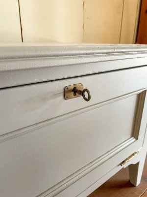 アンティーク風の鍵を取っ手として