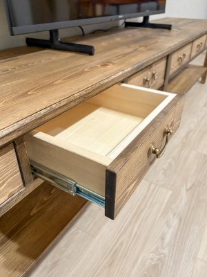 引き出しはスライドレールでスムーズな動作