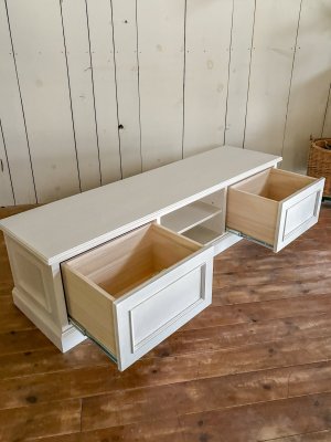 収納は引出し、棚、扉を選べます。