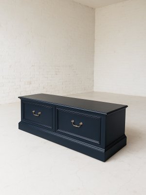 アンティークテイストのテレビボードをオーダーメイド製作します。