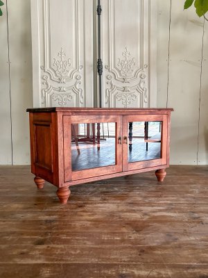 カントリー家具風のかわいいテレビボード