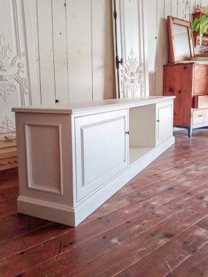 W2000mmの大きなアンティーク調デザインのテレビ台