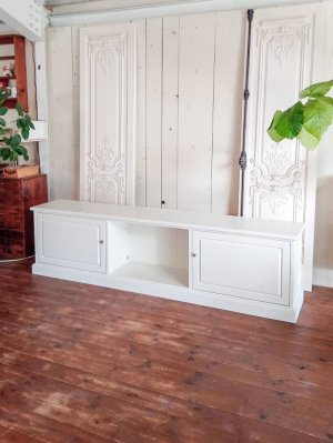 写真は少し色味のあるクリーム色、その他21色をご用意。