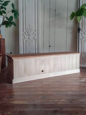 基本使用は背面羽目板、配線孔やコンセント開口加工も致します。