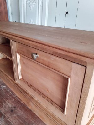 扉の取っ手は100種類以上のデザインから選べます。