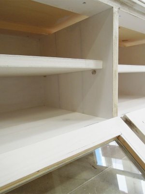 棚板は取り外し可能です。