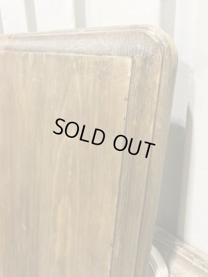 角はラウンドで、モールディング加工済です。