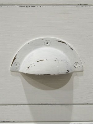 真鍮の取っ手は様々なデザインからお選びいただけます