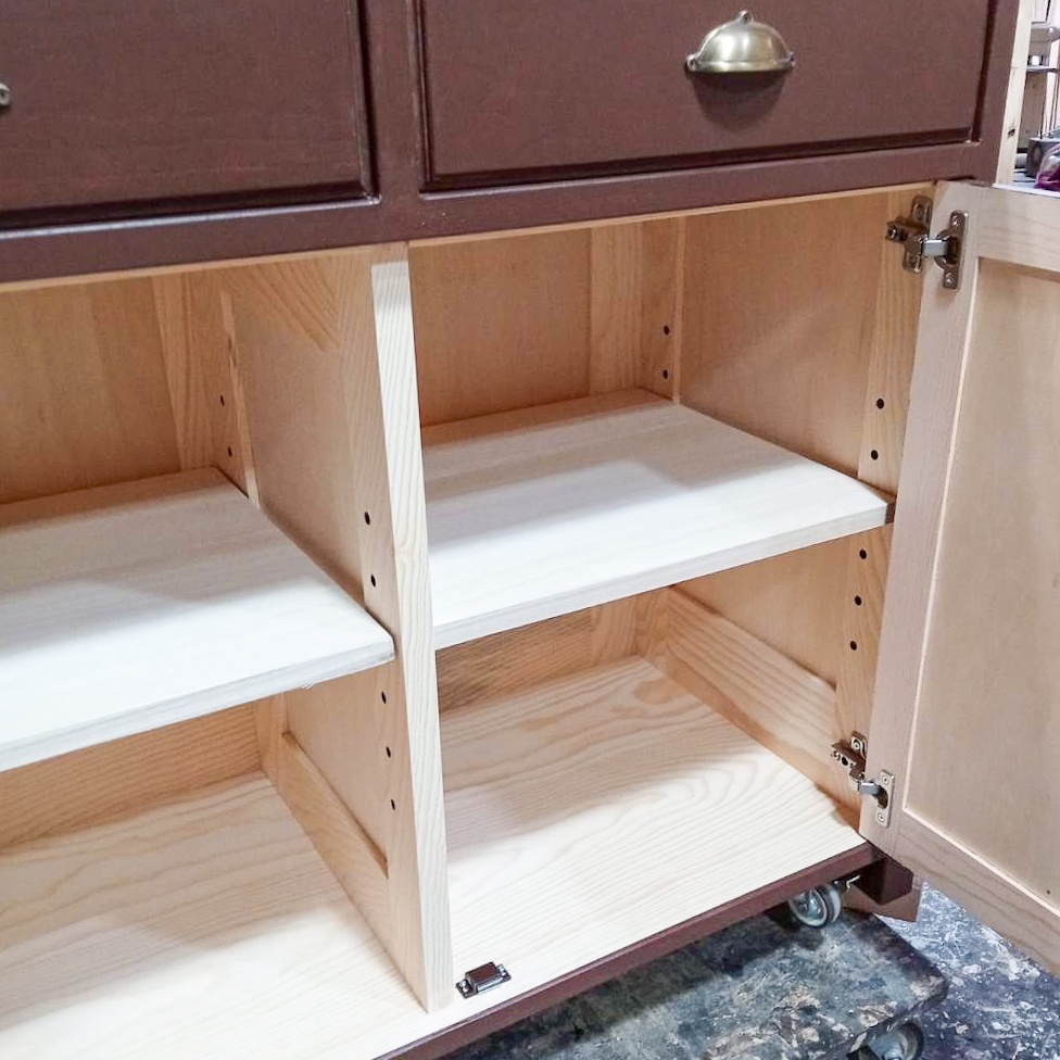 収納をカスタマイズできる特注店舗家具