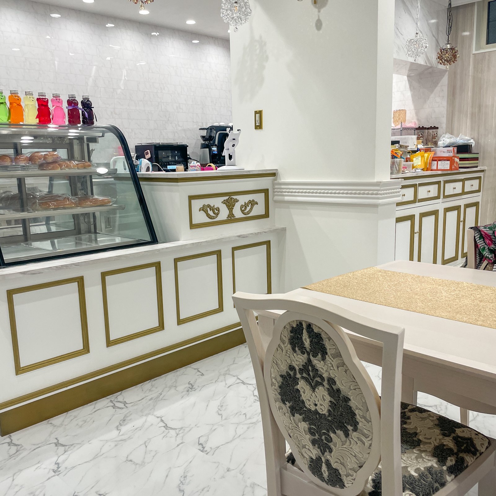 かわいいオーダーメイド店舗家具