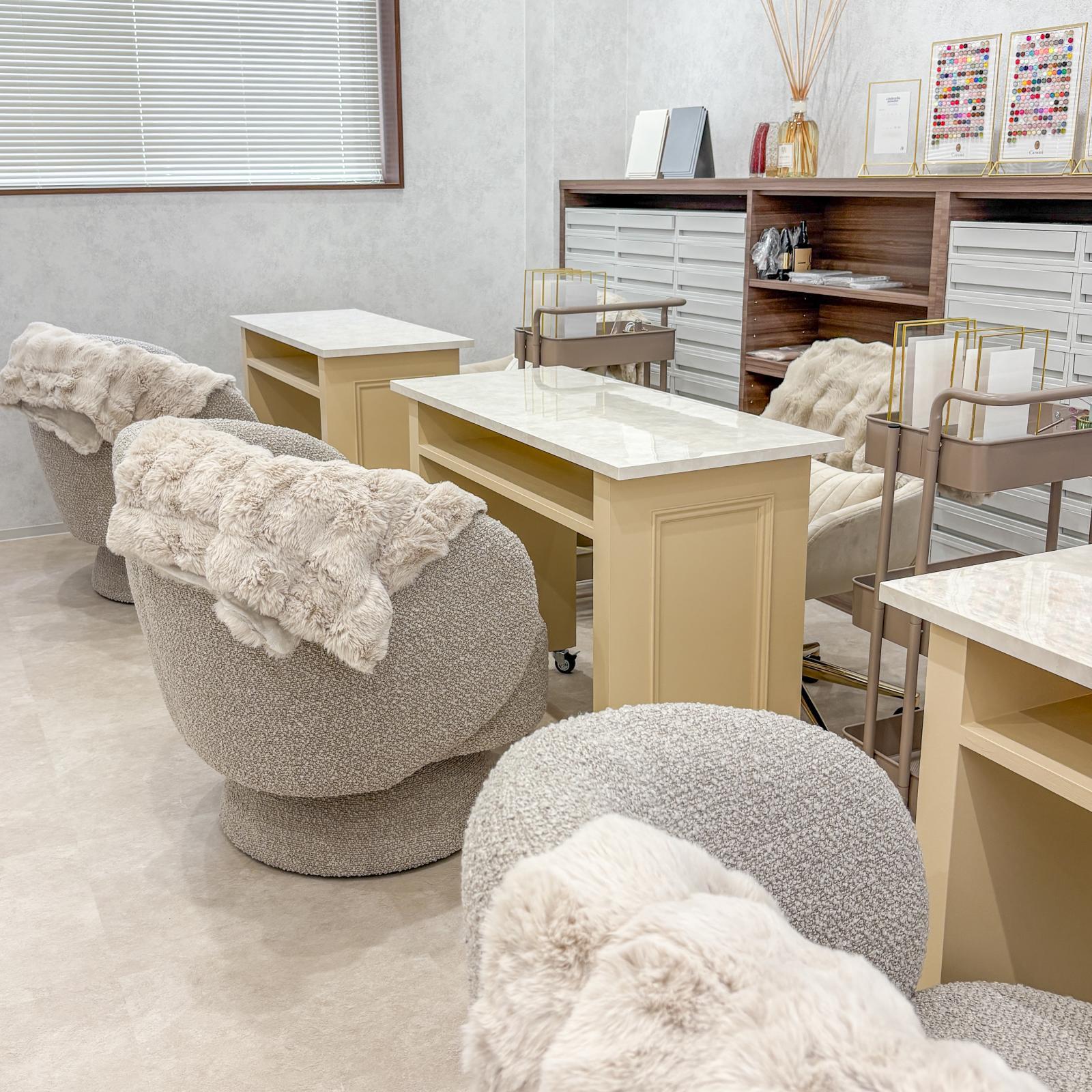 大理石天板のネイルデスクの専門店