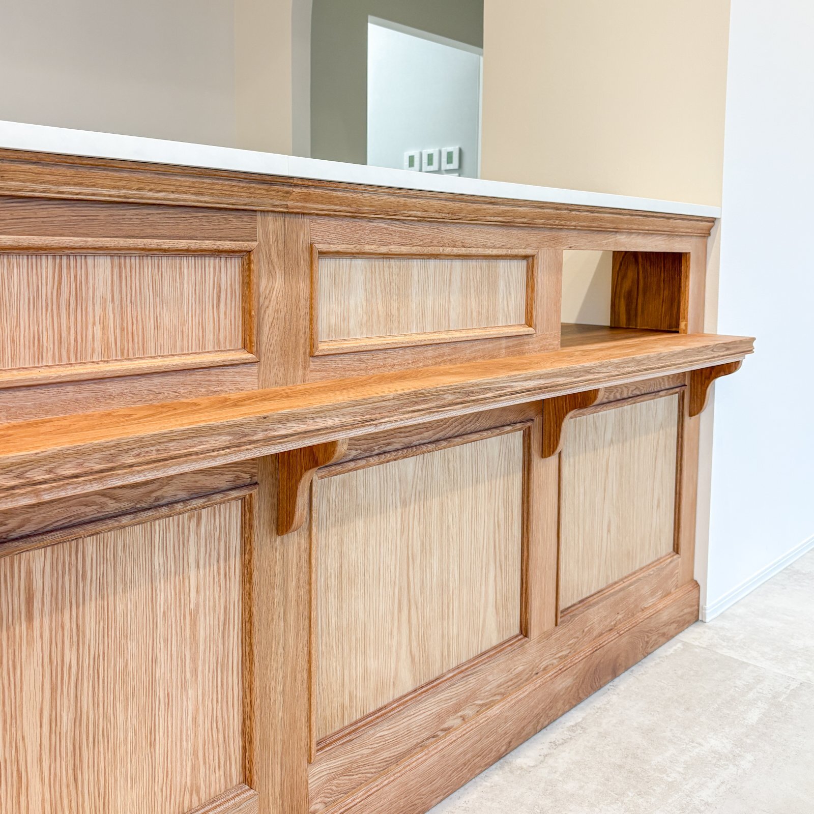 ホワイトオーク無垢材受付カウンター