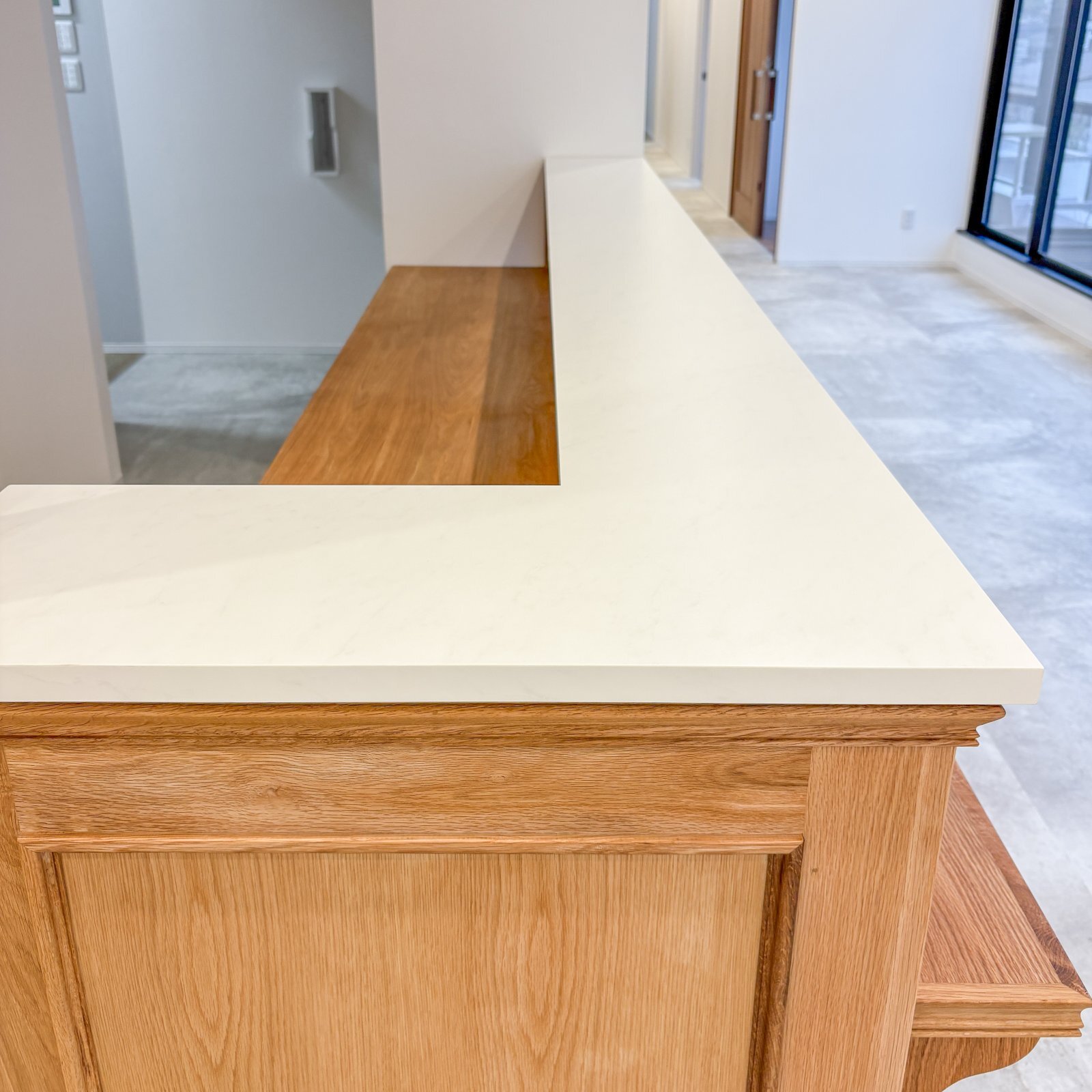 パイン無垢材レセプションカウンター