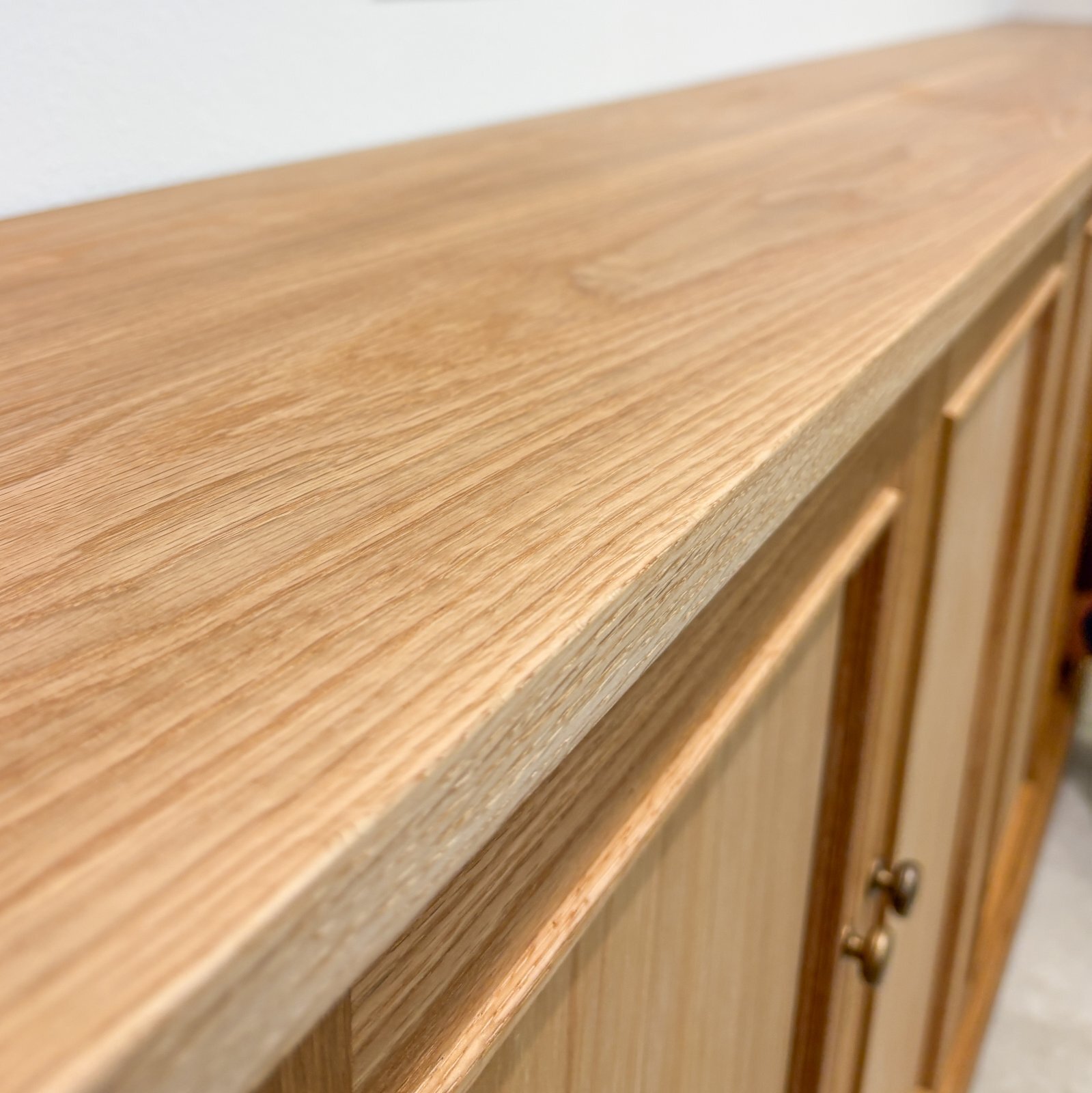 モールディングを使ったクラシックアンティーク家具