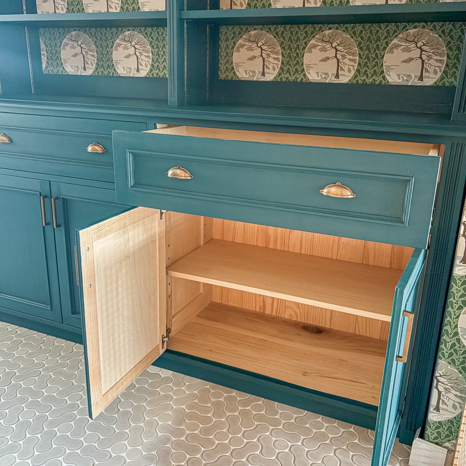 アンティーク調キャビネット