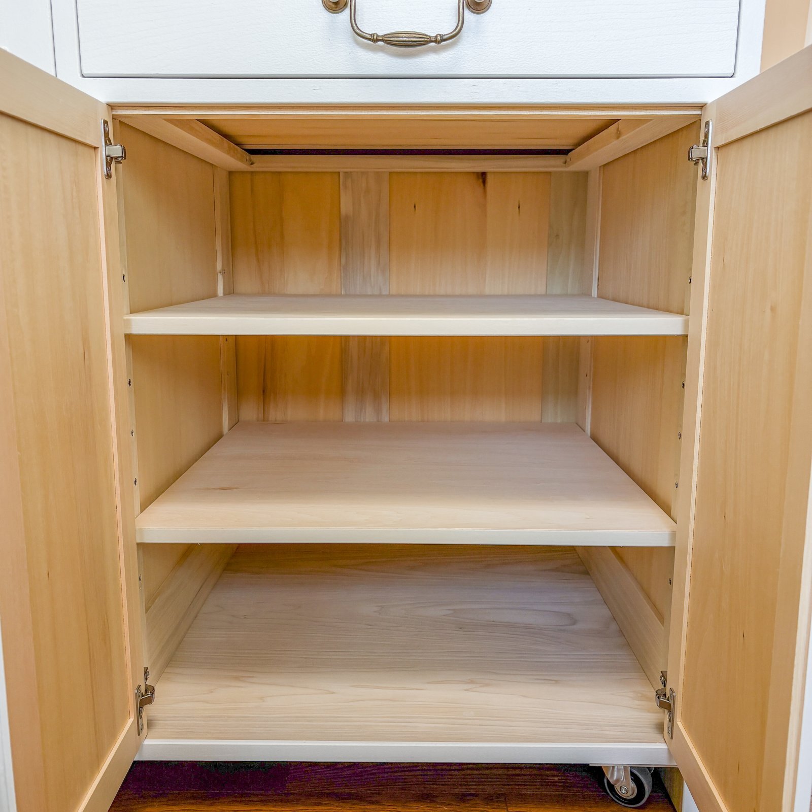 アンティーク家具や海外インテリア風家具の専門店