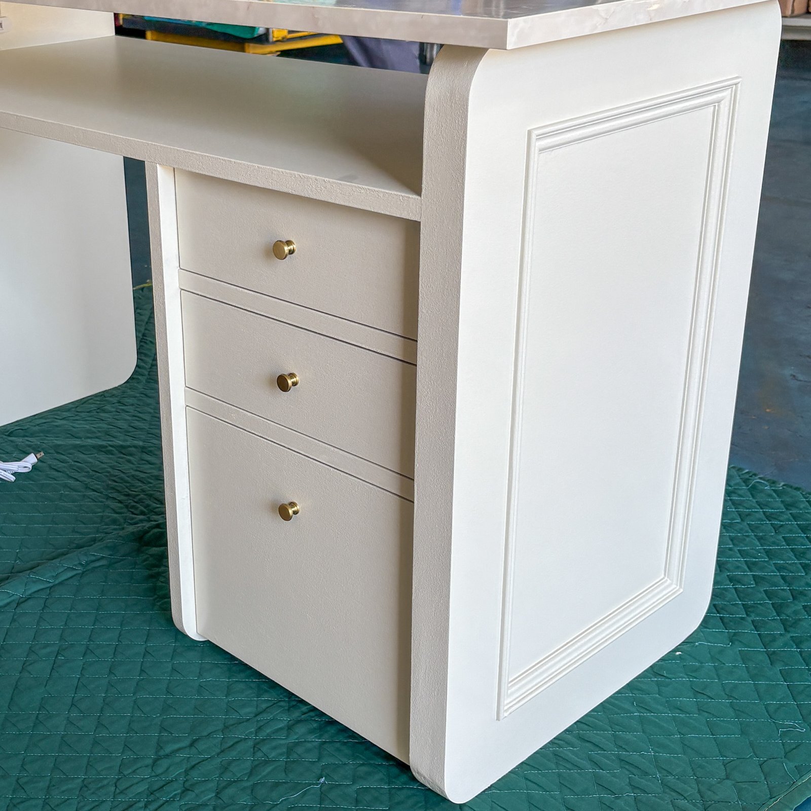 引出し付きネイルテーブル