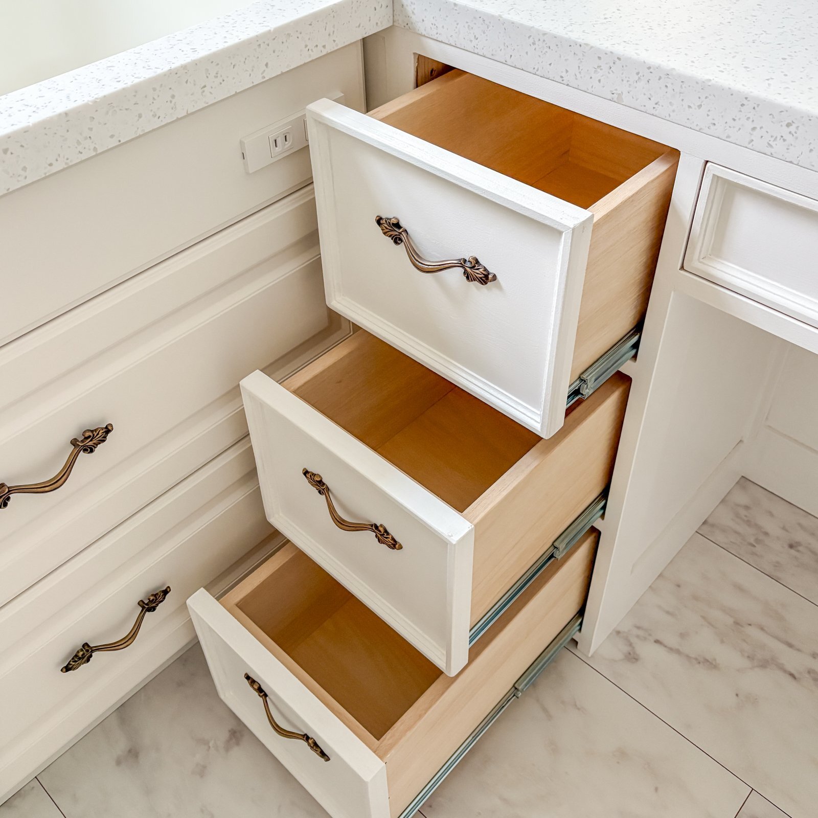 収納を選べるキッチンカウンターのオーダーメイド専門