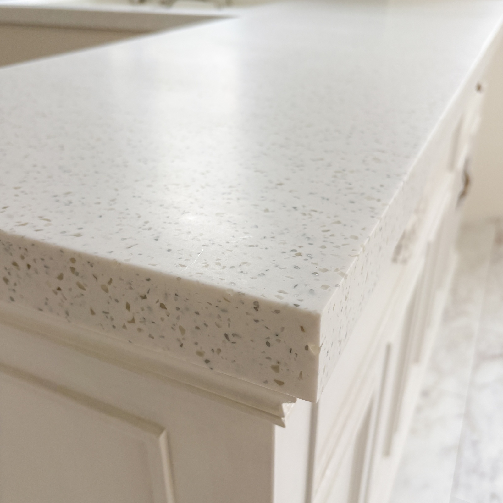 大理石天板のアイランドカウンター