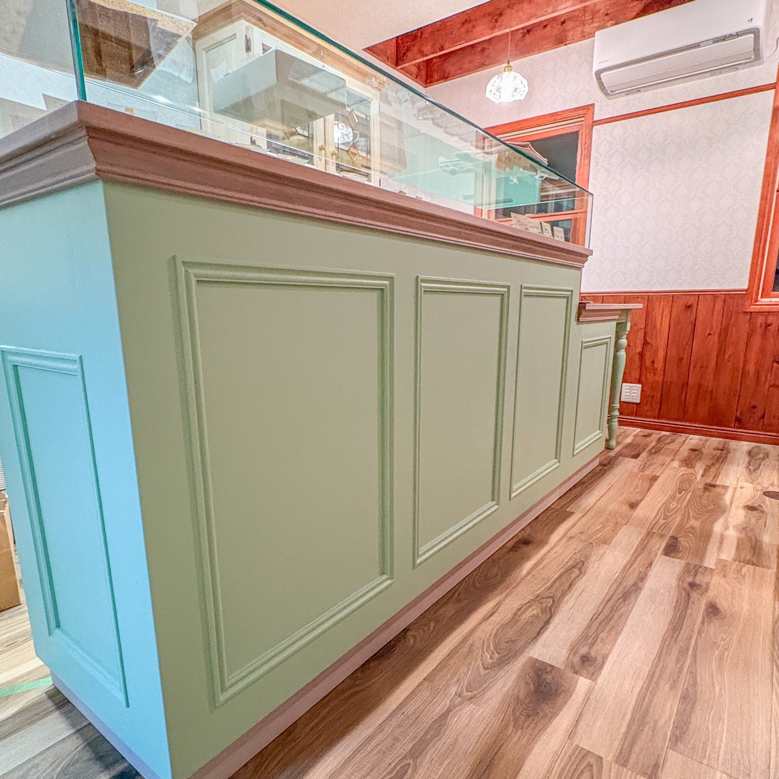 群馬県のお菓子屋さんに納品したレジカウンター