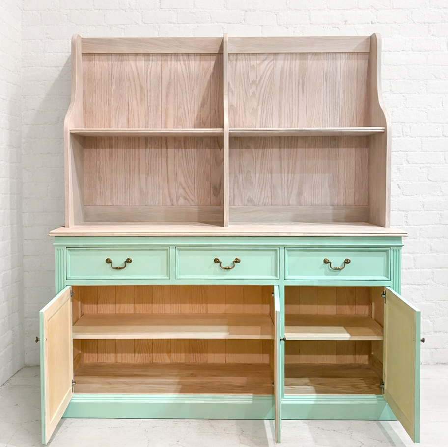 ホワイトオーク材のオープンシェルフ