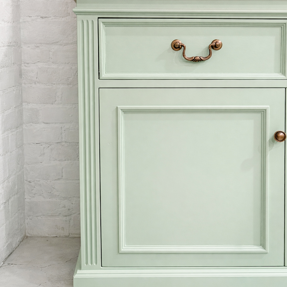 エイジングペインtのを施したアンティーク風キャビネット