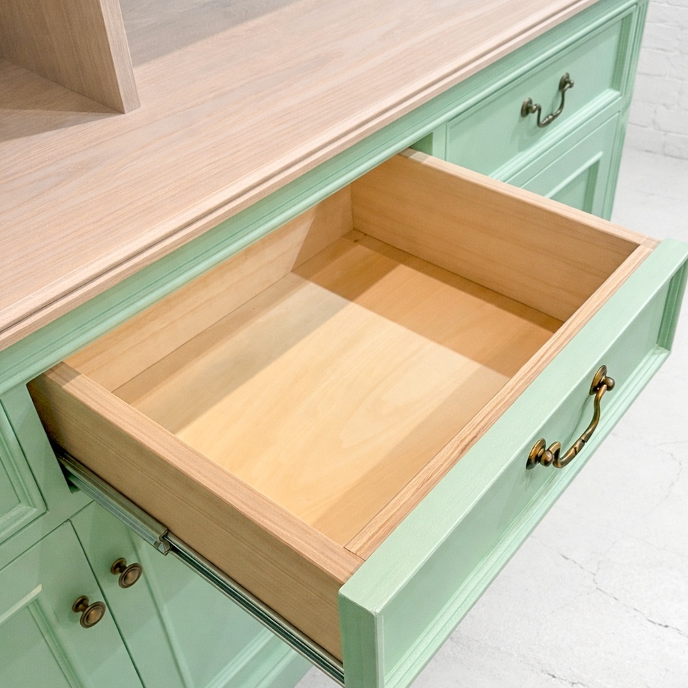 アンティーク調デザインの店舗家具