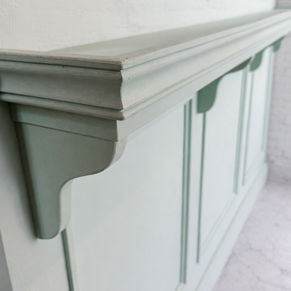 アンティーク調デザインの店舗家具専門店