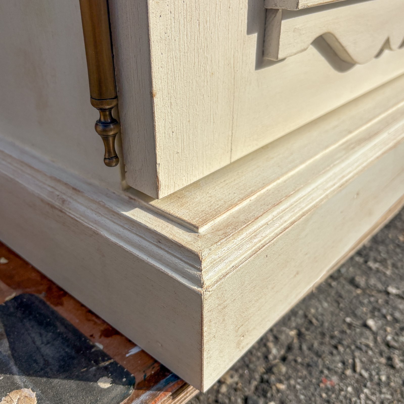 モールディング装飾のクローゼット