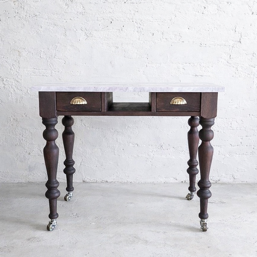 サイズオーダーできるかわいいネイルデスク