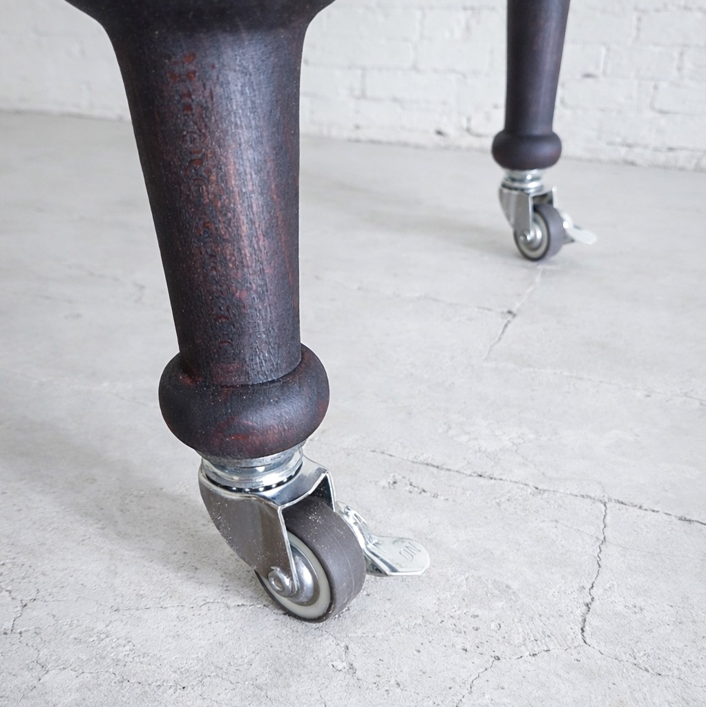 キャスター付きろくろ足ネイルデスク