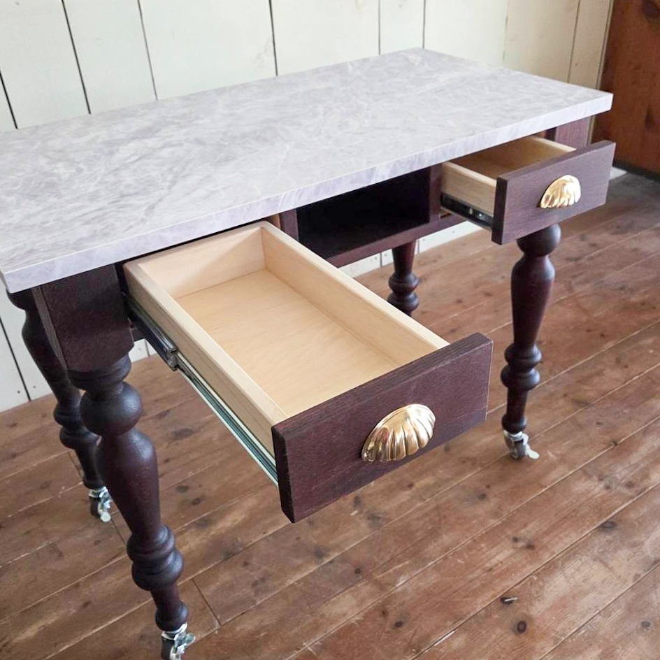 引き出し付きネイルデスクの特注製作