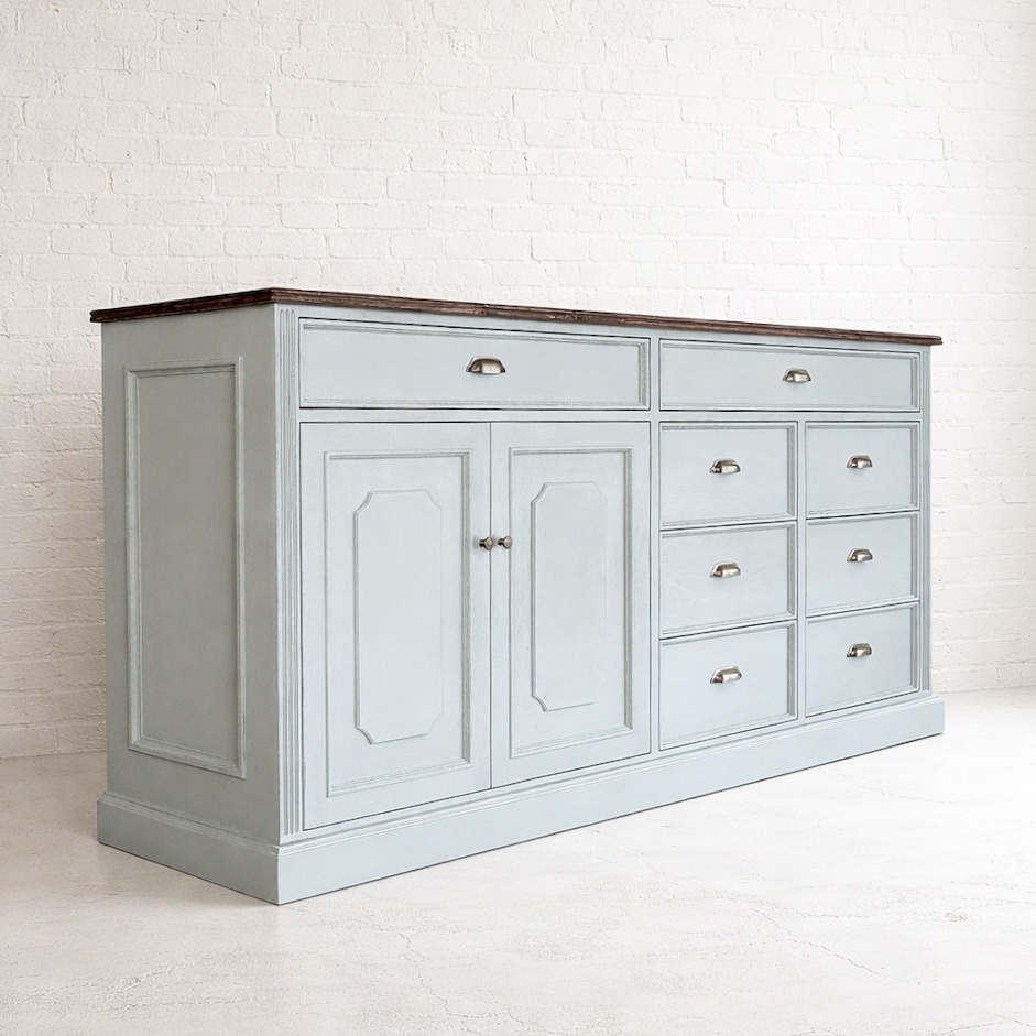 アンティーク調デザインのキッチンボード