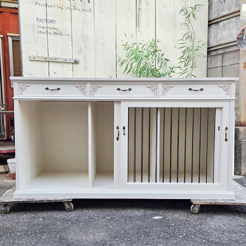 アイアンフェンスのインテリア犬小屋