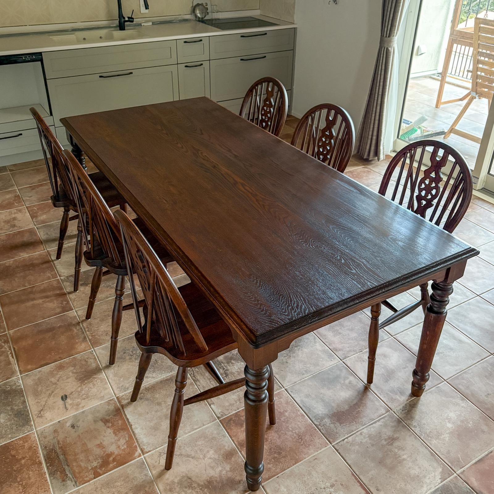 サイズオーダーできるダークオークダイニングテーブル